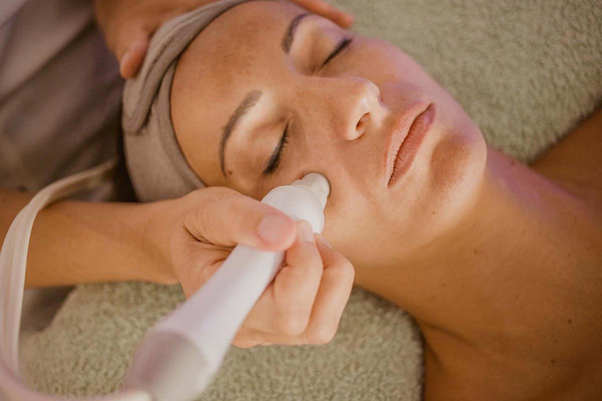 Préparer et protéger sa peau avant l’été avec le soin du visage hydraskin chez IDUUN BEAUTY à NICE